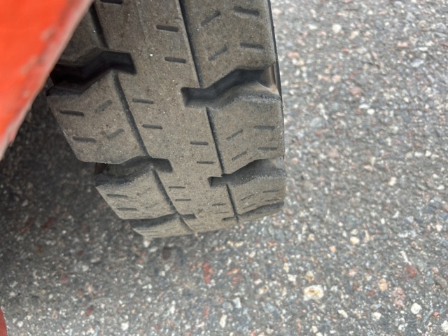 1192972-26 Linde E30 electric truck with charger