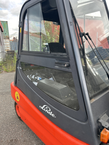 1192972-35 Linde E30 electric truck with charger