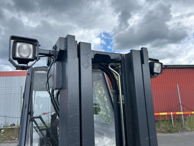 1192972-40 Linde E30 electric truck with charger