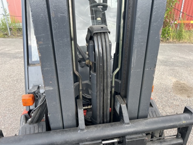 1192972-41 Linde E30 electric truck with charger