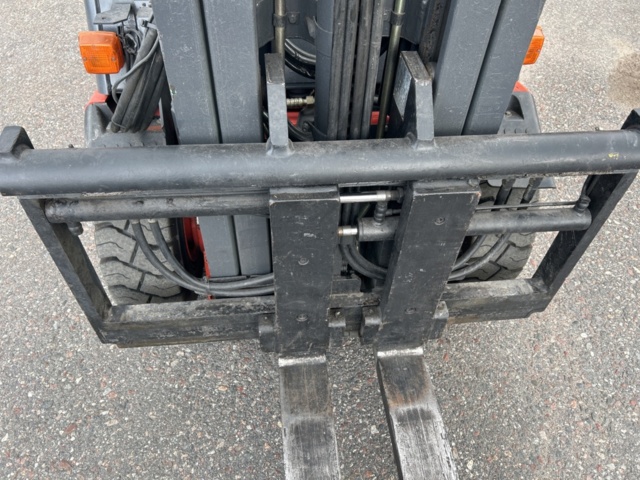 1192972-42 Linde E30 electric truck with charger