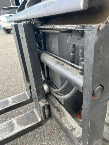 1192972-43 Linde E30 electric truck with charger