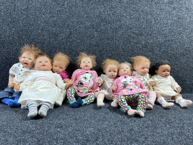 1178947-8 Doll collection Bedford Exchange 8 pcs