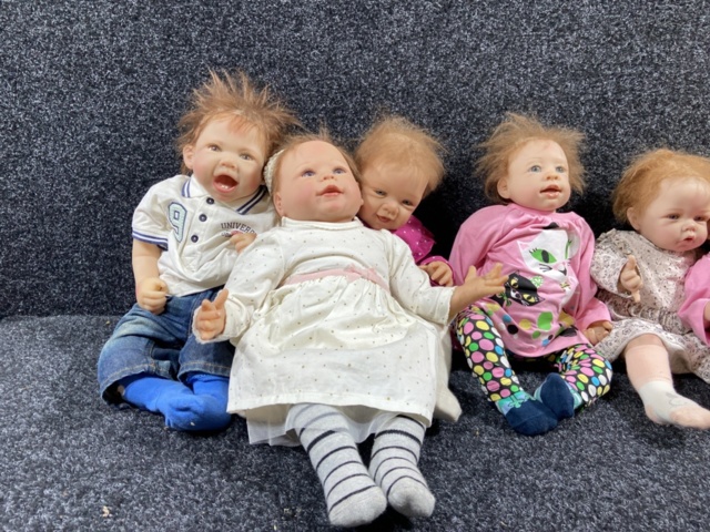 1178947-9 Doll collection Bedford Exchange 8 pcs