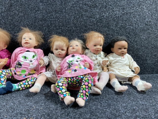 1178947-10 Doll collection Bedford Exchange 8 pcs