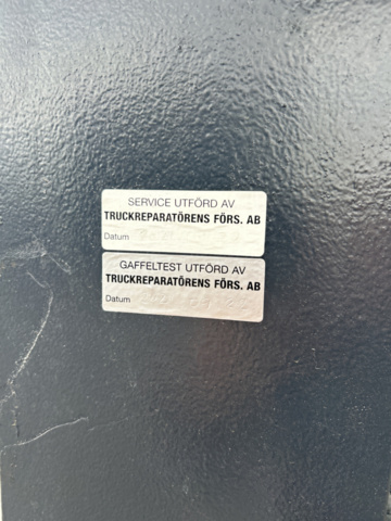 1192972-59 Linde E30 electric truck with charger