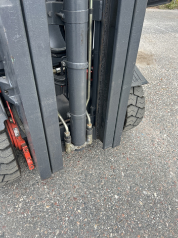 1192972-48 Linde E30 electric truck with charger