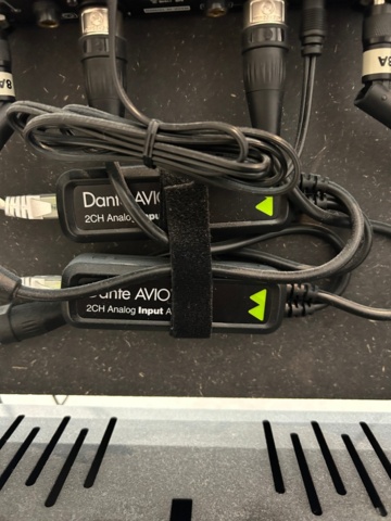 1192909-11 TV-/bildskärm 85” Sony, på mobilt golvstativ