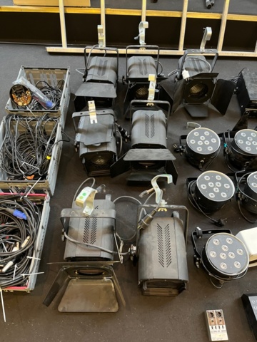 1209097-3 Collection with stage, sound & lighting equipment