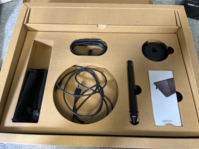 1219647-6 Drawing pad Wacom Cintiq Pro 24 and Tobii Eye Tracker 4C