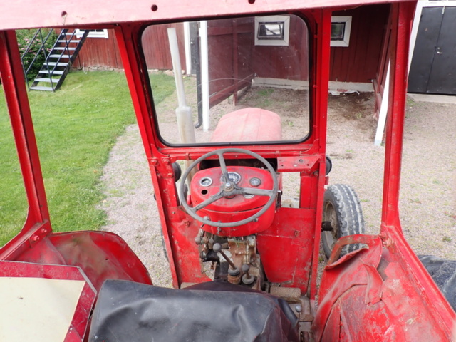 1227027-8 Massey-Ferguson -65 Tractor