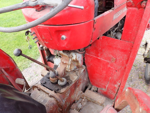 1227027-15 Massey-Ferguson -65 Tractor