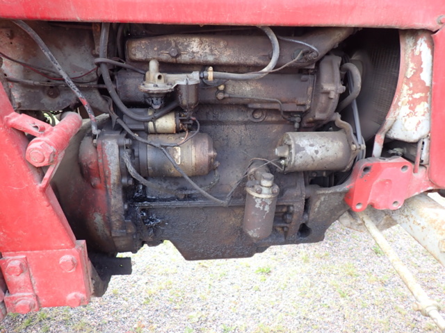 1227027-17 Massey-Ferguson -65 Tractor