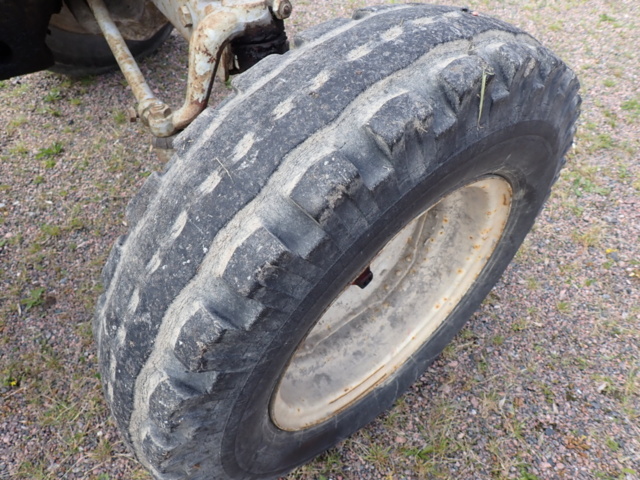 1227027-18 Massey-Ferguson -65 Tractor