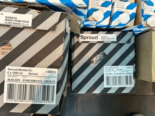 1153729-2 Havredryck, kaffe och mindre sidobord