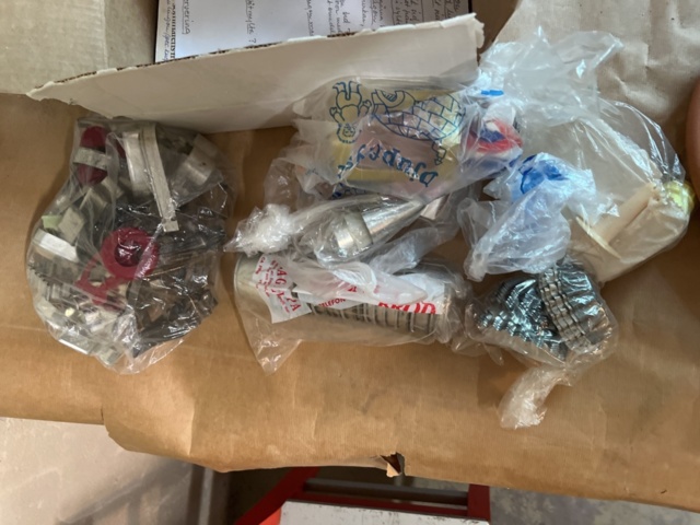 1121980-4 Tunnbröds bakbord med tillbehör