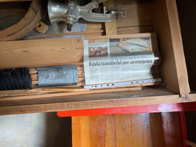 1121980-7 Tunnbröds bakbord med tillbehör