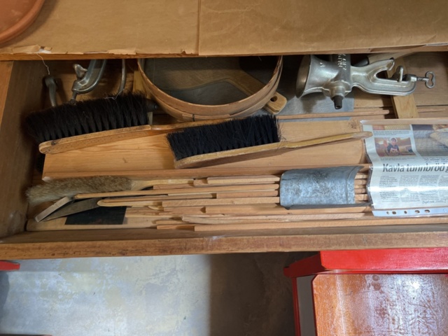 1121980-8 Tunnbröds bakbord med tillbehör