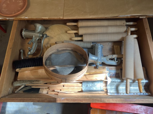 1121980-9 Tunnbröds bakbord med tillbehör