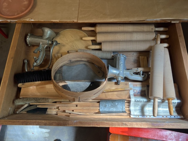 1121980-10 Tunnbröds bakbord med tillbehör