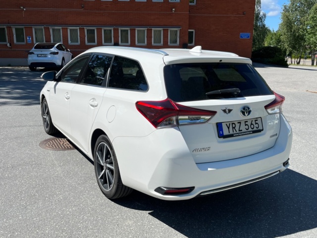 1227415-7 Toyota Auris Touring Sports Hybrid e-CVT - 2017