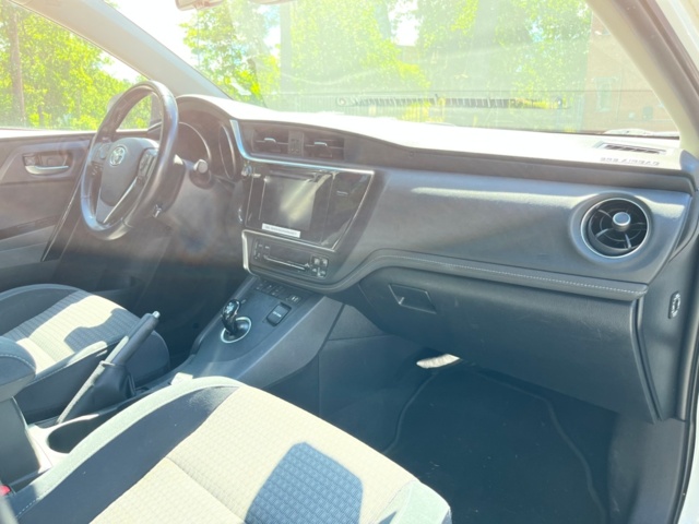 1227415-48 Toyota Auris Touring Sports Hybrid e-CVT - 2017