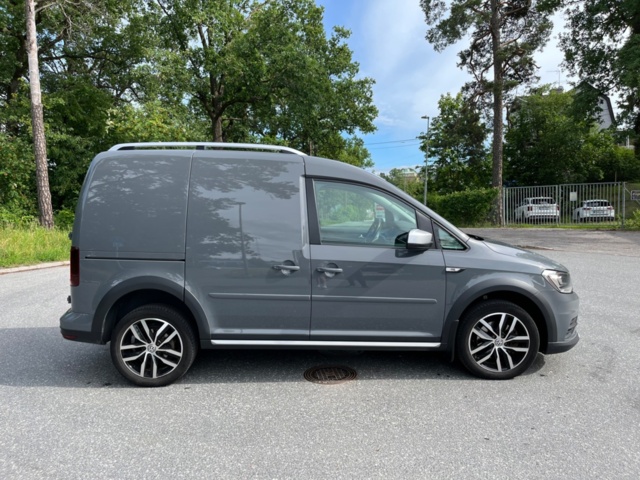 1227416-4 Volkswagen Caddy Alltrack Van -2017