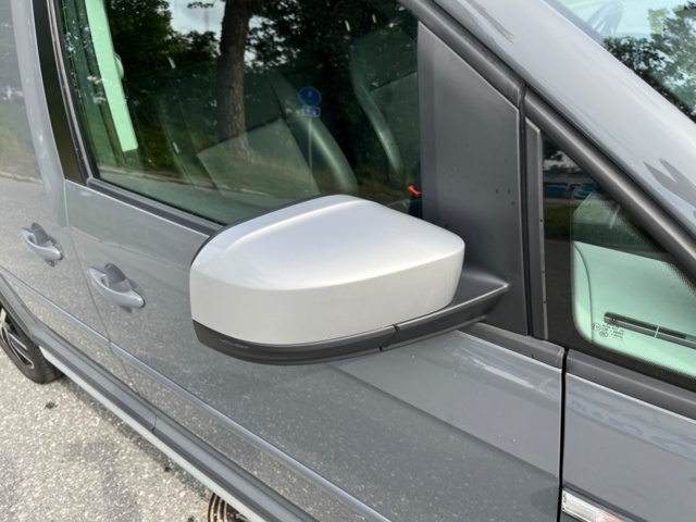 1227416-13 Volkswagen Caddy Alltrack Van -2017