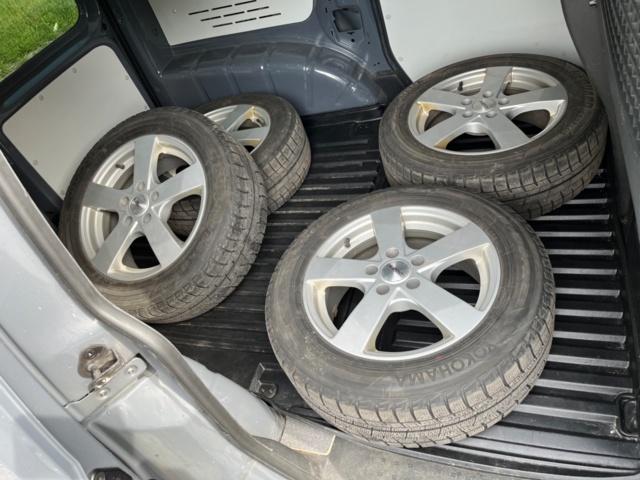 1227416-26 Volkswagen Caddy Alltrack Van -2017