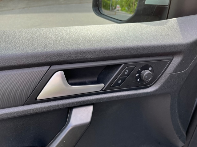 1227416-33 Volkswagen Caddy Alltrack Van -2017