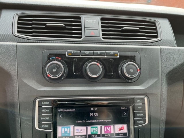 1227416-42 Volkswagen Caddy Alltrack Van -2017