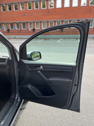 1227416-48 Volkswagen Caddy Alltrack Van -2017