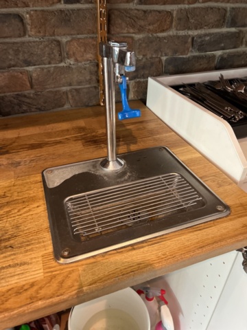 1178214-10 Salladsdisk, vattendispenser & parti med köksutensilier