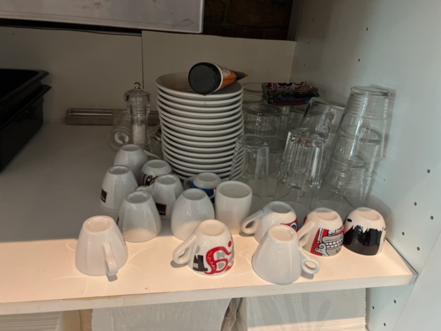 1178214-11 Salladsdisk, vattendispenser & parti med köksutensilier