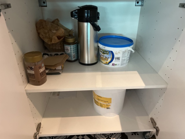 1178214-16 Salladsdisk, vattendispenser & parti med köksutensilier