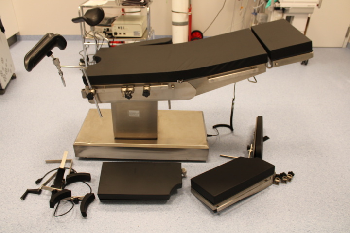 Operating table from 2023 - PS Auction - We value the future - Largest ...