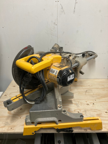 1214918-4 Cut and miter saw Dewalt dw712-qs type2