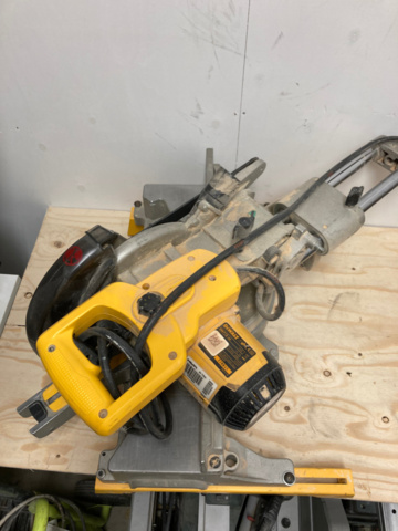 1214918-6 Cut and miter saw Dewalt dw712-qs type2