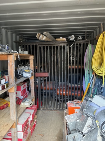 1214908-23 20-fots container med innehåll