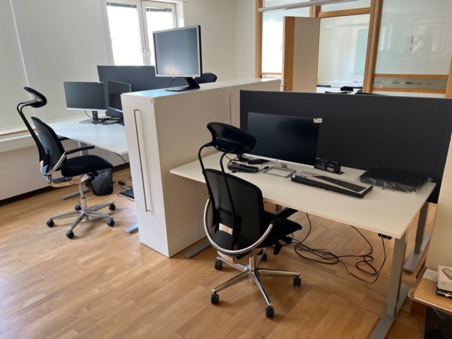 953103-1 Kontorsmöbler 2st-elektriskt höj och sänkbart skrivbord