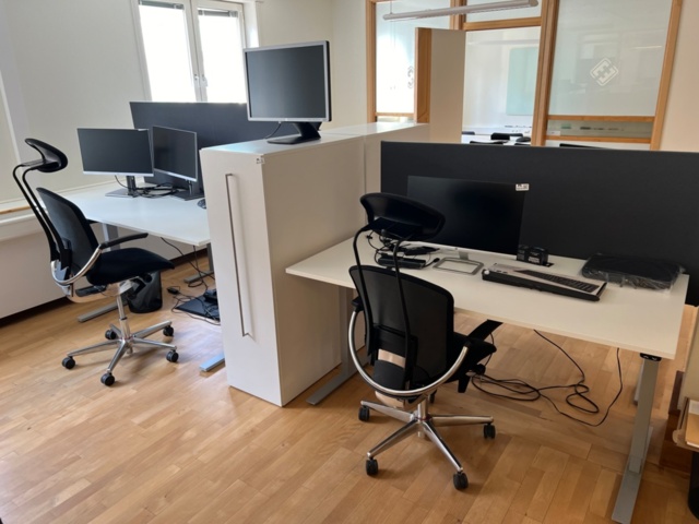 953103-2 Kontorsmöbler 2st-elektriskt höj och sänkbart skrivbord