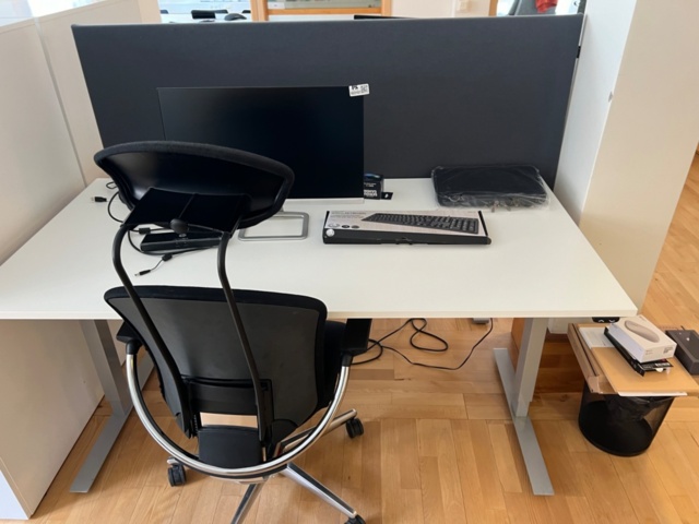 953103-3 Kontorsmöbler 2st-elektriskt höj och sänkbart skrivbord