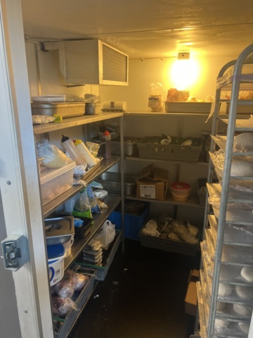 1178263-2 Shelves in cold room