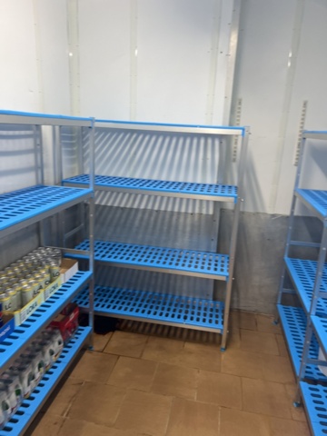 1178263-6 Shelves in cold room
