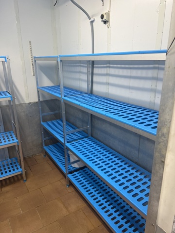 1178263-8 Shelves in cold room