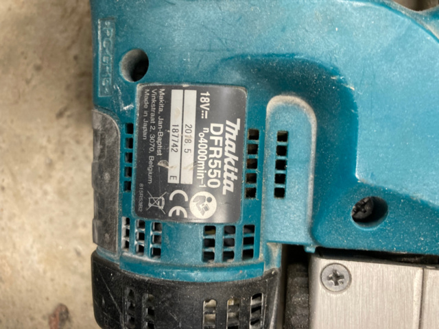 1214943-27 Stort lager med elhandverktyg/maskiner - Makita