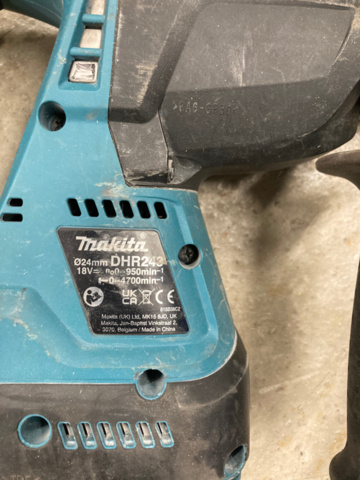 1214943-14 Stort lager med elhandverktyg/maskiner - Makita