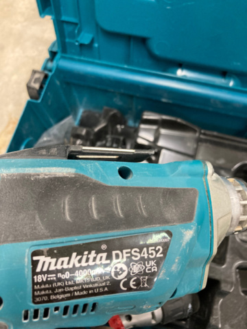 1214943-30 Stort lager med elhandverktyg/maskiner - Makita