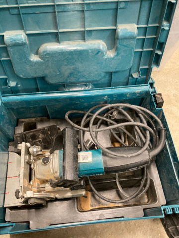 1214943-8 Stort lager med elhandverktyg/maskiner - Makita