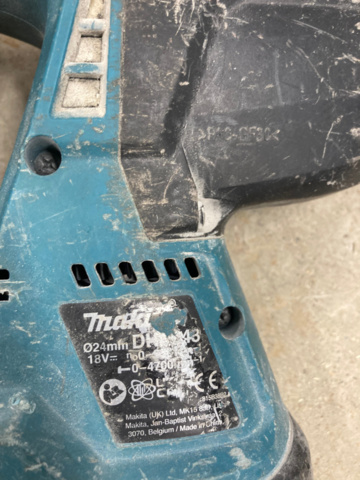 1214943-32 Stort lager med elhandverktyg/maskiner - Makita